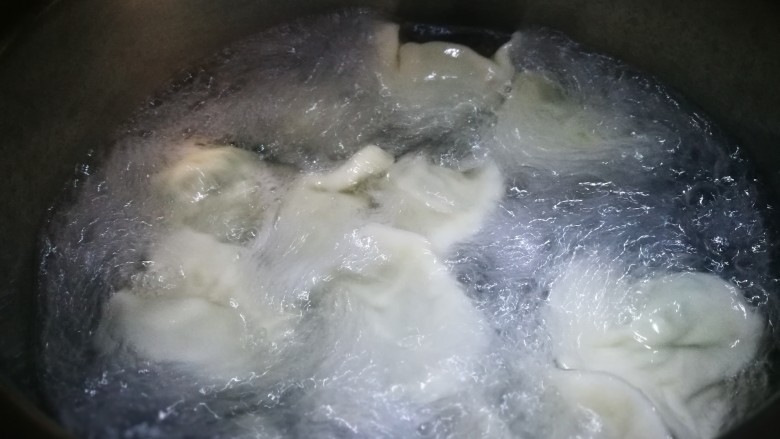 冬至的饺子~韭菜猪肉饺子,煮制三滚儿