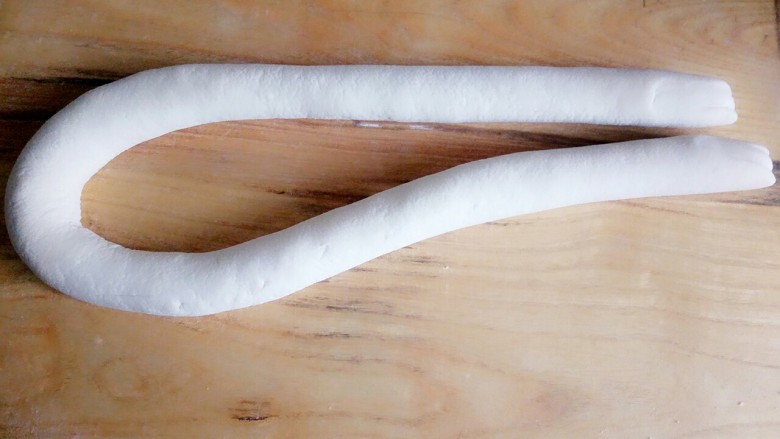 冬至之羊肉馅饺子,一端切开,揉成你想要的粗细