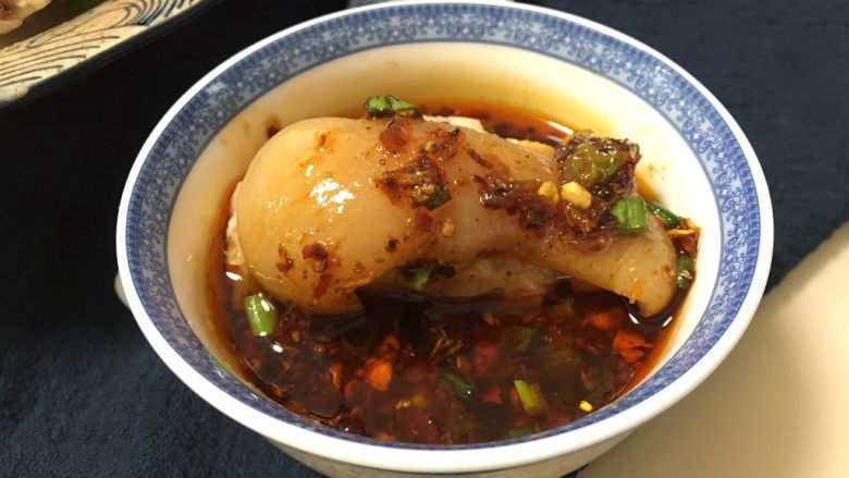四川+老妈蹄花,蘸着蘸料汁吃~