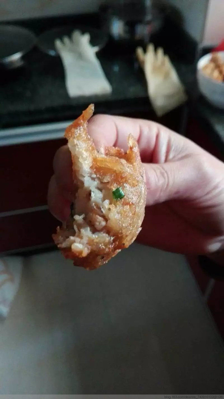 养胃又养眼的炸薯丸,特写一下,挑战你的视觉和味觉,有没有?
心动了吧?还在等什么,马上买大薯,做薯丸吃去呀,哈哈哈!