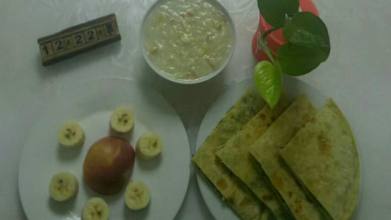 苹果鸡蛋疙瘩汤+韭菜馍,开吃了!营养美味的早餐。