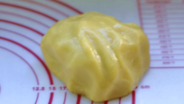 葱香掉渣饼,油酥材料混合揉匀