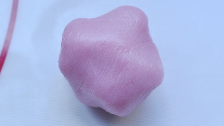 彩色冰皮月饼,加入面团里揉匀