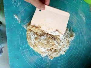 炉果-童年的味道,用刮刀混匀所有原料,也可以用手,但是记得要戴手套呦。