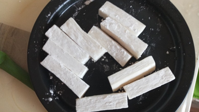不用吐骨头的茄汁排骨,裹上干淀粉