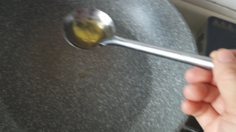 不用吐骨头的茄汁排骨,平底锅热油
