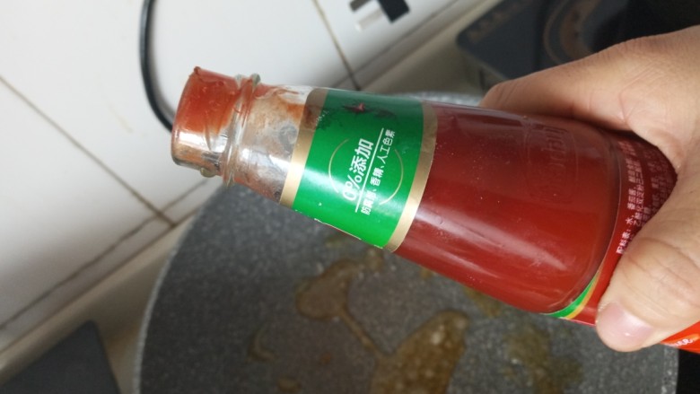 不用吐骨头的茄汁排骨,倒入<a style='color:red;display:inline-block;' href='/shicai/ 699'>番茄酱</a>