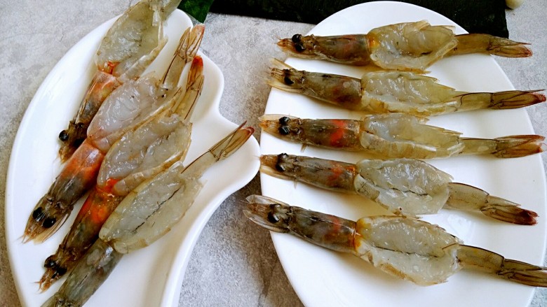 蒜蓉粉丝开背虾,开背,顺便去虾线了,