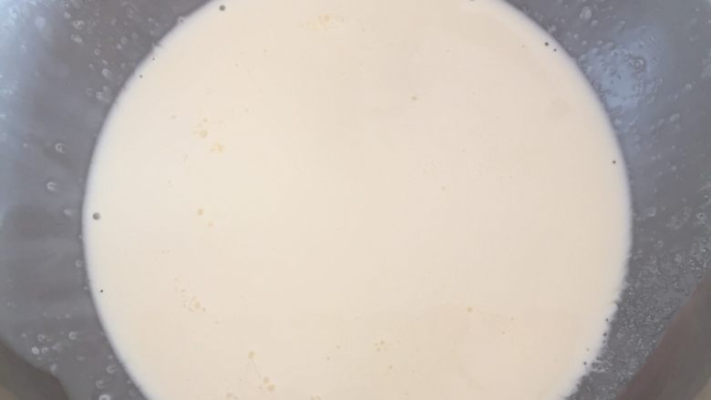 橙皮蛋糕奥利奥奶油夹心卷,<a style='color:red;display:inline-block;' href='/shicai/ 869'>白砂糖</a>一次性加入淡奶油,打发到六层,如下图状态