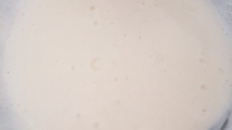 橙皮蛋糕奥利奥奶油夹心卷,看清楚没有呢?就是有泡泡但是还在流动的状态