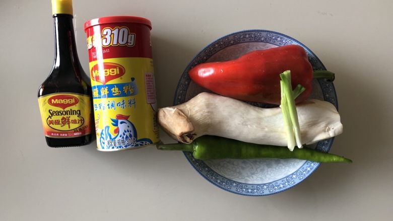 三彩手撕金针菇,准备好食材