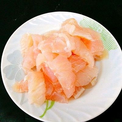 福州+Q弹包心鱼丸,洗净<a style='color:red;display:inline-block;' href='/shicai/ 5631'>龙利鱼柳</a>,也可以选用鳗鱼,马鲛等,鱼没有小刺适合做鱼丸,切小块