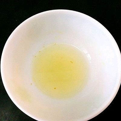福州+Q弹包心鱼丸,姜切小,一丢丢水用料理机打成汁,过滤备用