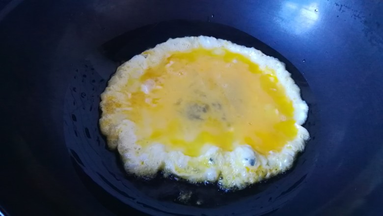 燕麦粥+韭菜鸡蛋,热锅凉油煎鸡蛋