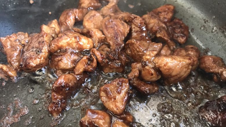 西红柿鸡蛋面,炒熟,加入少许盐