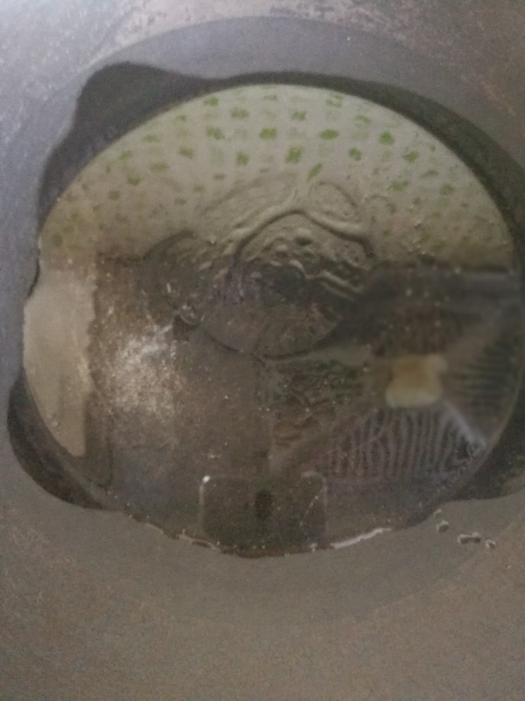 简单快手的孜然南瓜,炒菜锅烧八成热,倒入一点点油