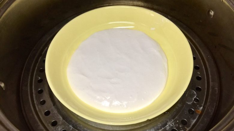北京+驴打滚,放入蒸锅,蒸制10~15分钟。