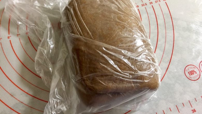 网红甜品+脏脏包,然后把面片放入保鲜袋,放冰箱冷藏20分钟。