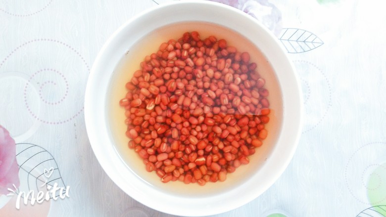 豆腐花捞蜜豆,<a style='color:red;display:inline-block;' href='/shicai/ 3607'>红豆</a>加入冷水也浸泡一夜!