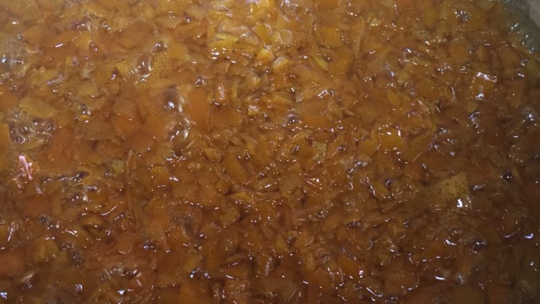 糖渍橙皮,过程图,不要着急,就是小火慢慢煮,大概十几二十分钟就可以了