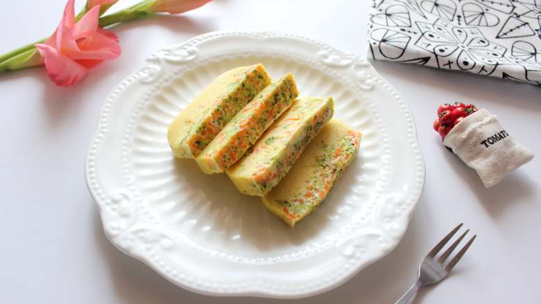西兰花胡萝卜鸡蛋蒸糕(适合12个月龄以上的宝宝),成品图