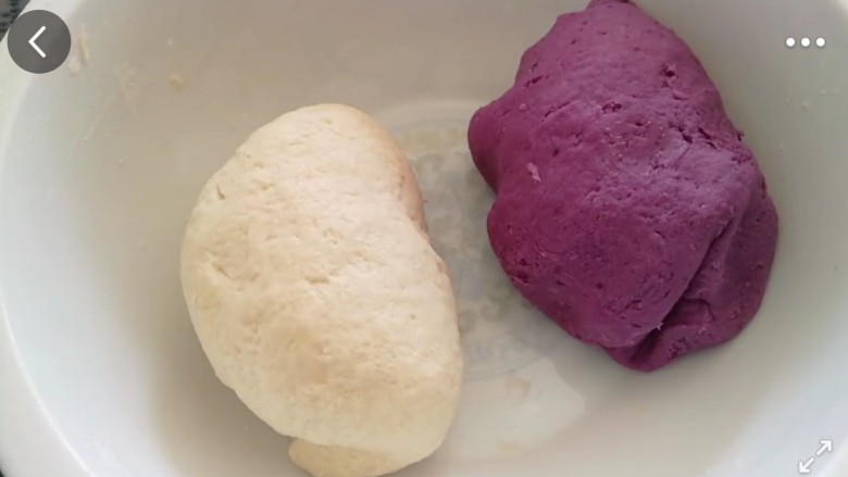 紫薯红薯包子(杂粮馒头),揉好的两个面团等待发酵