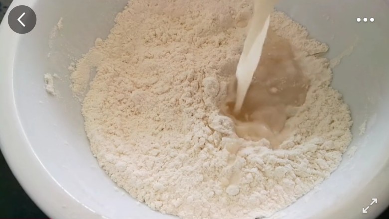 紫薯红薯包子(杂粮馒头),在用面粉加发酵粉揉一个白色面团