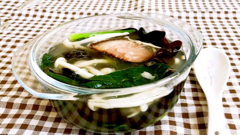 腊肉菌菇蔬菜汤,鲜香爽口,不加一滴油,营养丰富,~