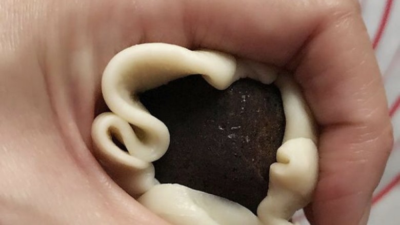蛋黄酥,包上馅子,收圆
