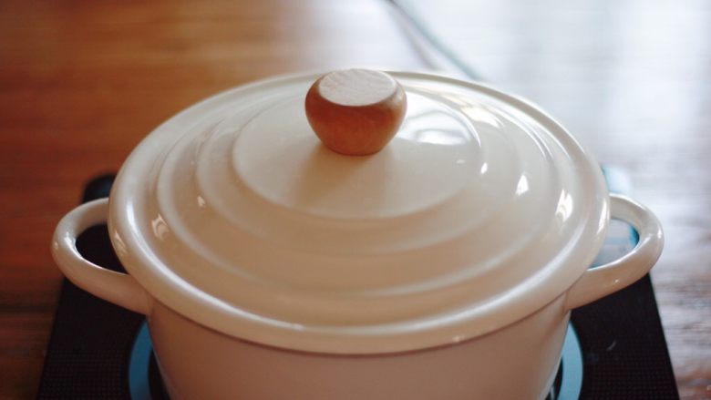 咕噜咕噜的珍珠奶茶🙈,15min后关火,盖上锅盖焖15min