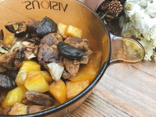 土豆香菇焖鸭肉