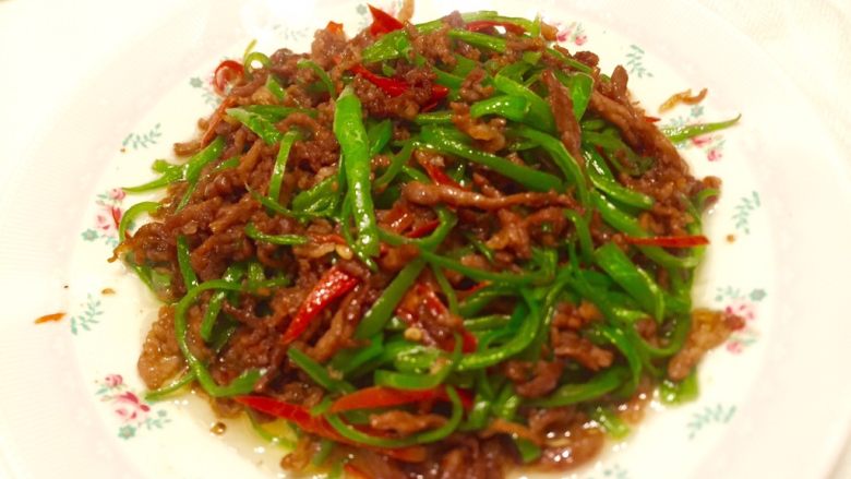 挑战荤菜~杭椒炒肉丝,出锅食用了,