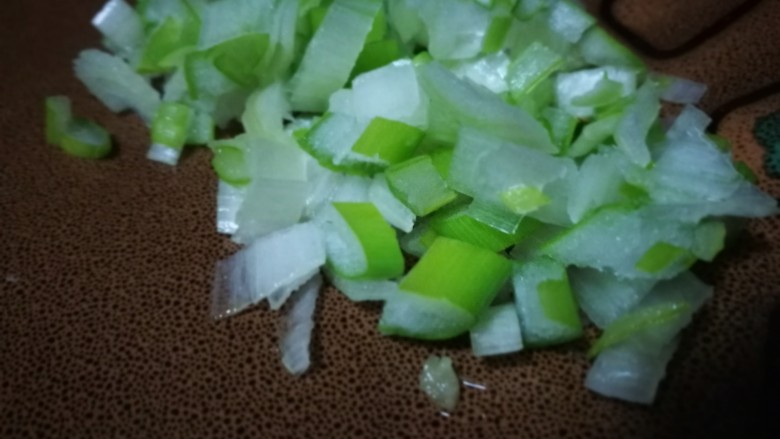 厨房挑战+荤菜~肉饼子蒸蛋,大葱切成葱花