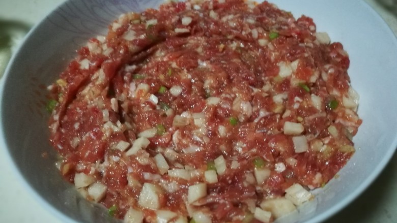 厨房挑战+荤菜~肉饼子蒸蛋,搅拌均匀