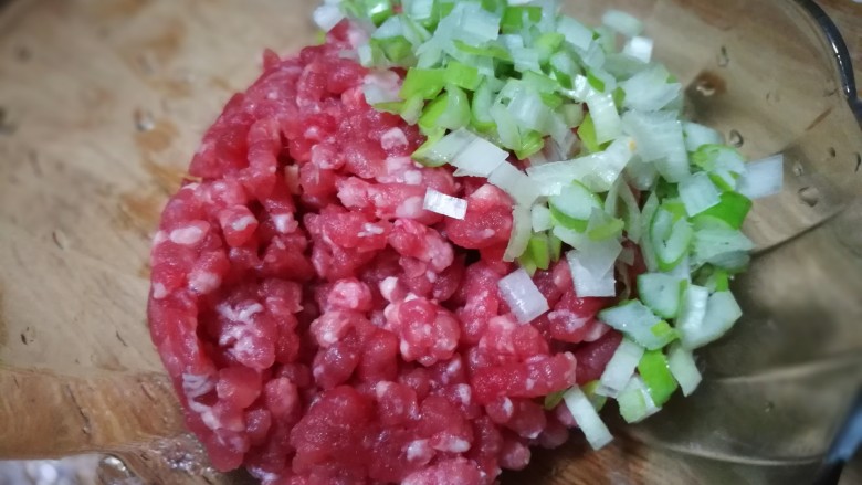 厨房挑战+荤菜~肉饼子蒸蛋,肉馅中加入葱花