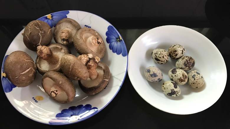 香茹蒸鹌鹑蛋,准备好食材。