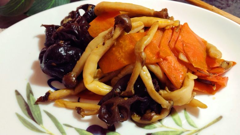 蔬食生活~蟹味菇胡萝卜,成品图
