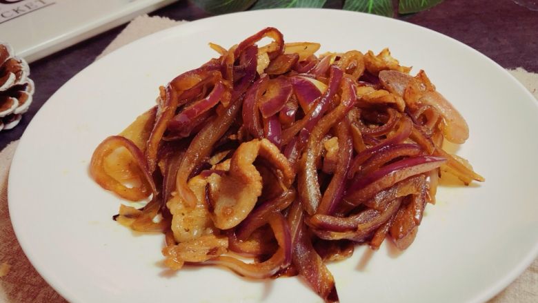 蚝油洋葱炒肉,成品图,很下饭的一道菜。