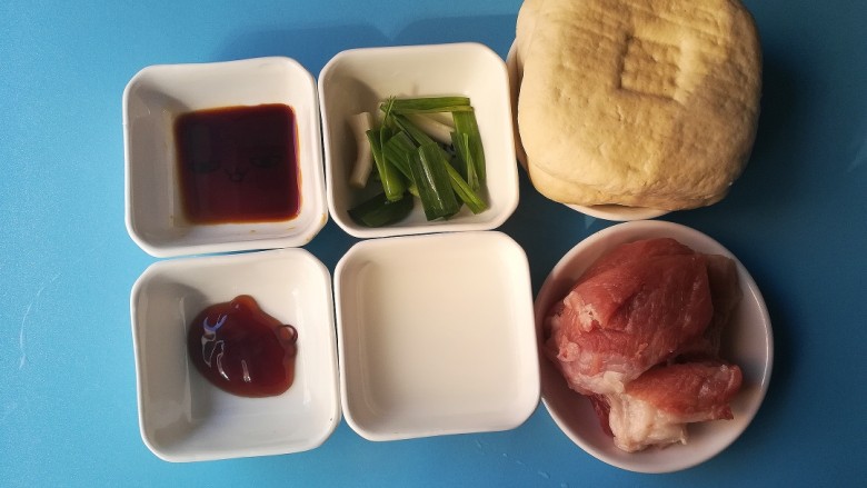 豆干焖肉片,食材准备好,来个集体照
