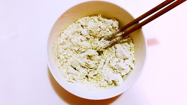 燕麦葱油饼,吃出营养新高度,加入开水搅成絮状。