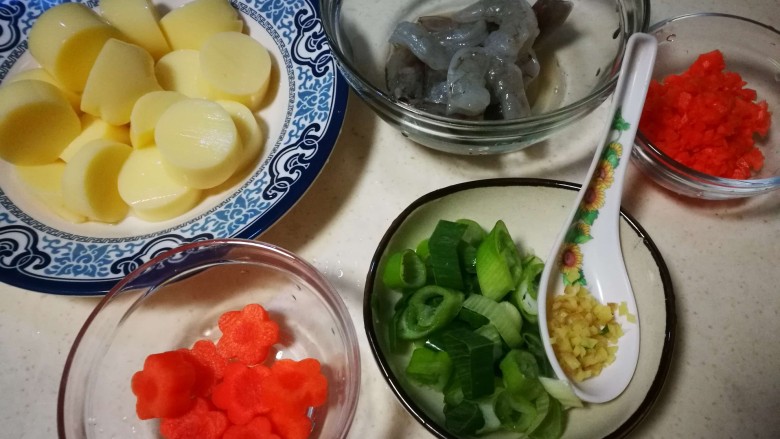 玉子豆腐虾,所需食材备齐