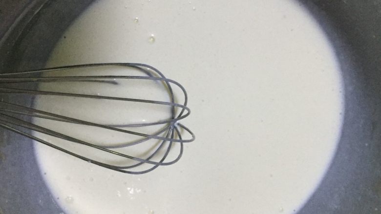 可可麻薯软欧,蛋抽搅拌均匀,放入蒸锅,蒸20分钟