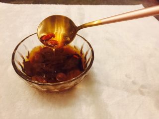 桂圆枸杞红枣银耳汤