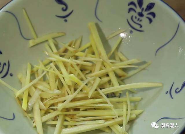 潮汕豆酱姜,❥ 待稚姜晾干后,先切成片,再切成丝
