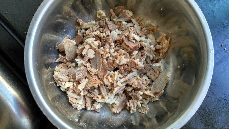 暖身羊肉汤,切好的羊肉,肥瘦混合一起