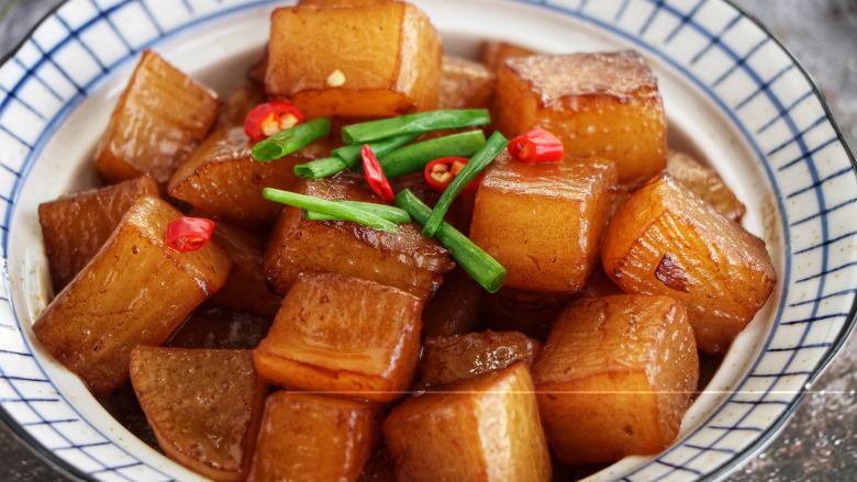 清炖白萝卜,很美味哦:)