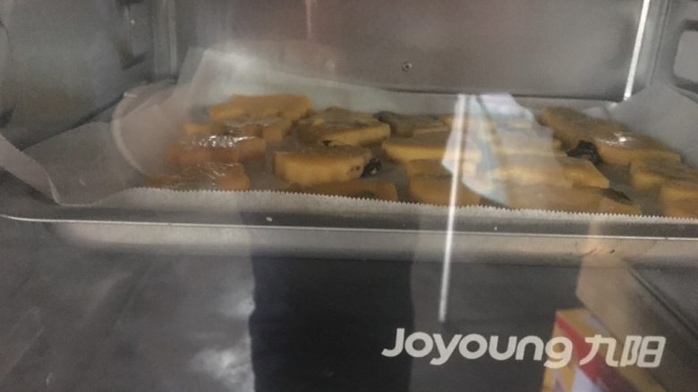 葡萄奶酥,上烤箱,180°上下火16—18分钟