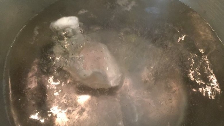 水波蛋肉醬燉菜佐法棍,直到半熟,撈起