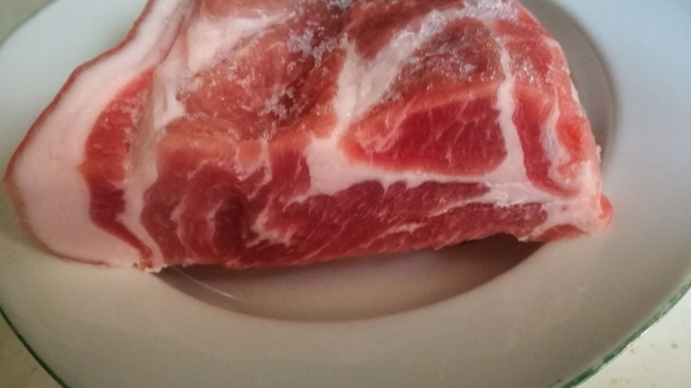 厨房挑战+荤菜~炸酥肉片,梅花猪肉洗净