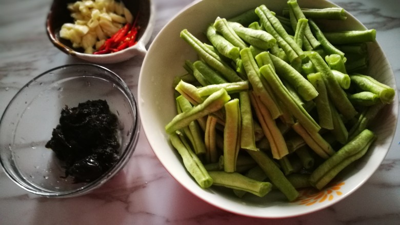 厨房挑战＋素菜～豆角橄榄菜,所需食材备齐